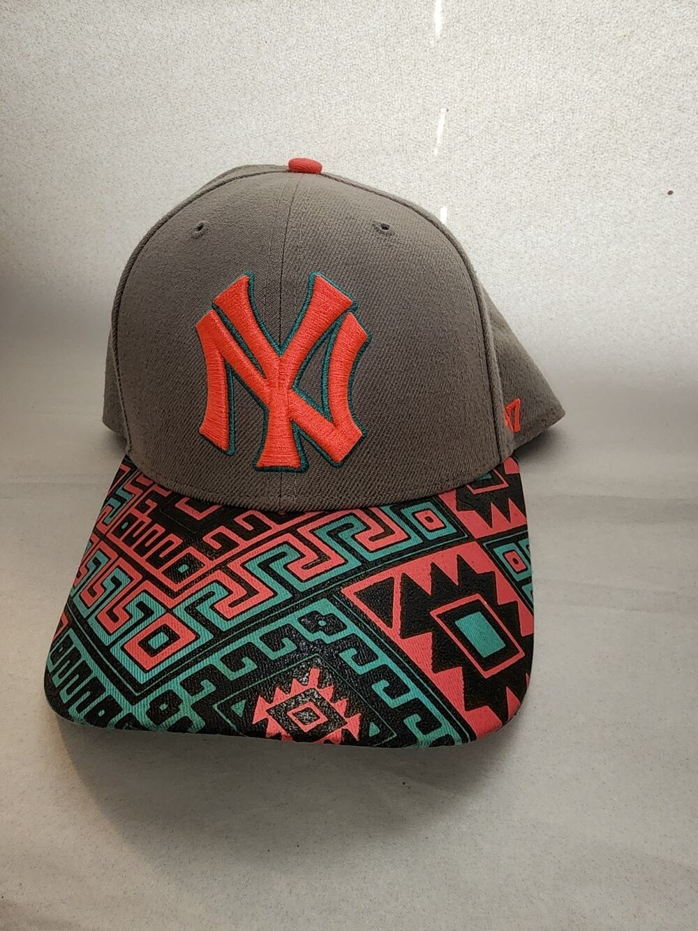 New York Yankees ’47 Brand Fitted Hat Size 7 1/4 Gray with Teal/Coral Aztec...